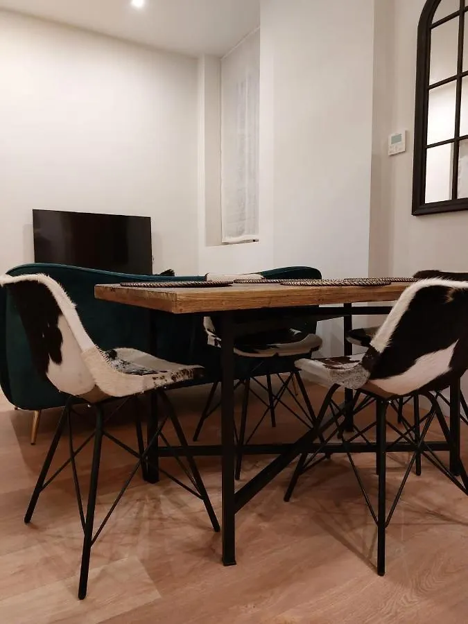 Hidden Gem Pasquin Suites in Mercado Central Cádiz 0*,